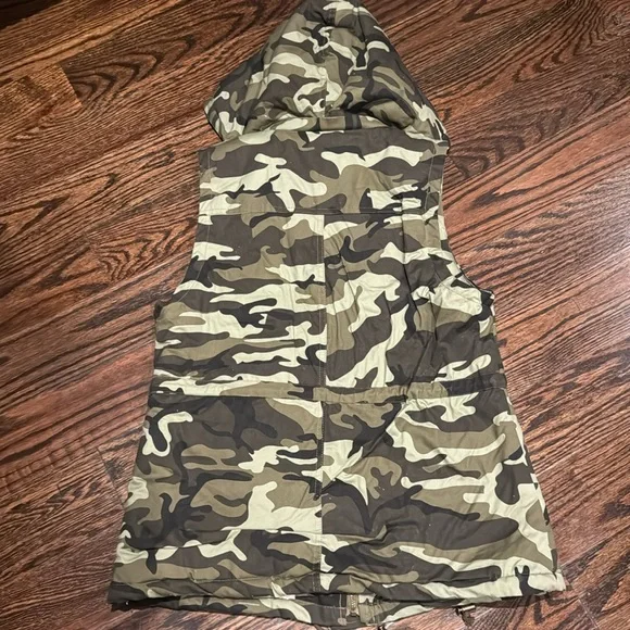 **NWT** Love Tree Hooded Vest - Picture 8 of 9